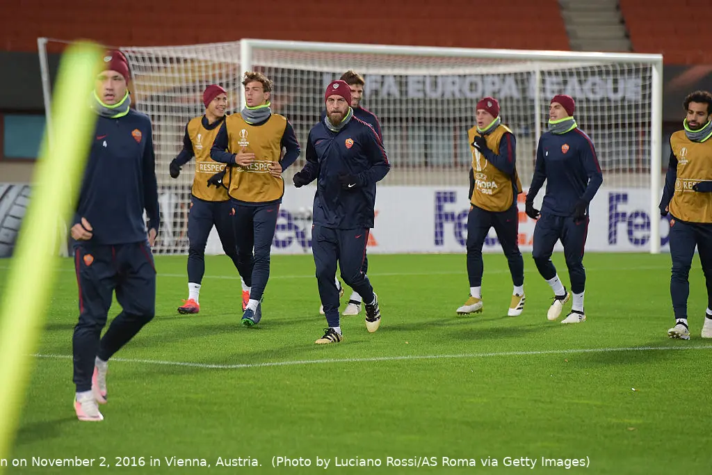 squadra in campo per rifinitura pre austria vienna
