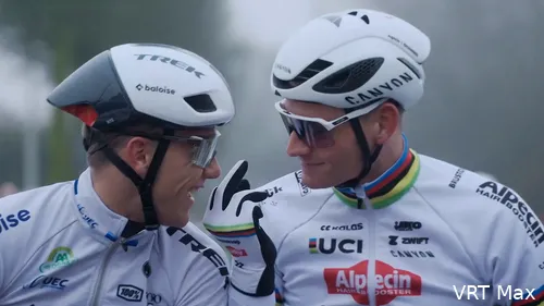 Thibau Nys grappend met Mathieu van der Poel