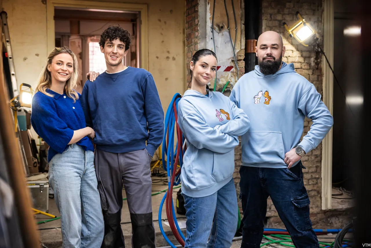 Antwerpen. Links: Tom (26) en Alice (25), rechts: Ana (32) en Enis (36)