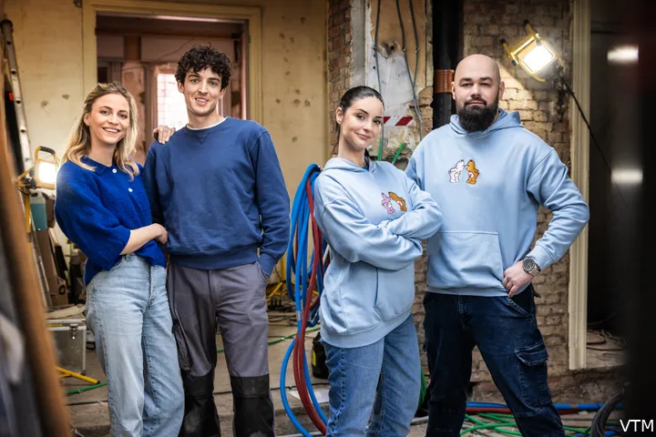 Antwerpen. Links: Tom (26) en Alice (25), rechts: Ana (32) en Enis (36)