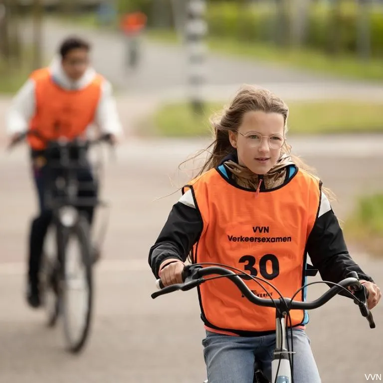 foto vrijwilliger verkeersexamen foto van vvn