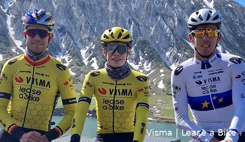 Van Aert, Vingegaard and Laporte at altitude