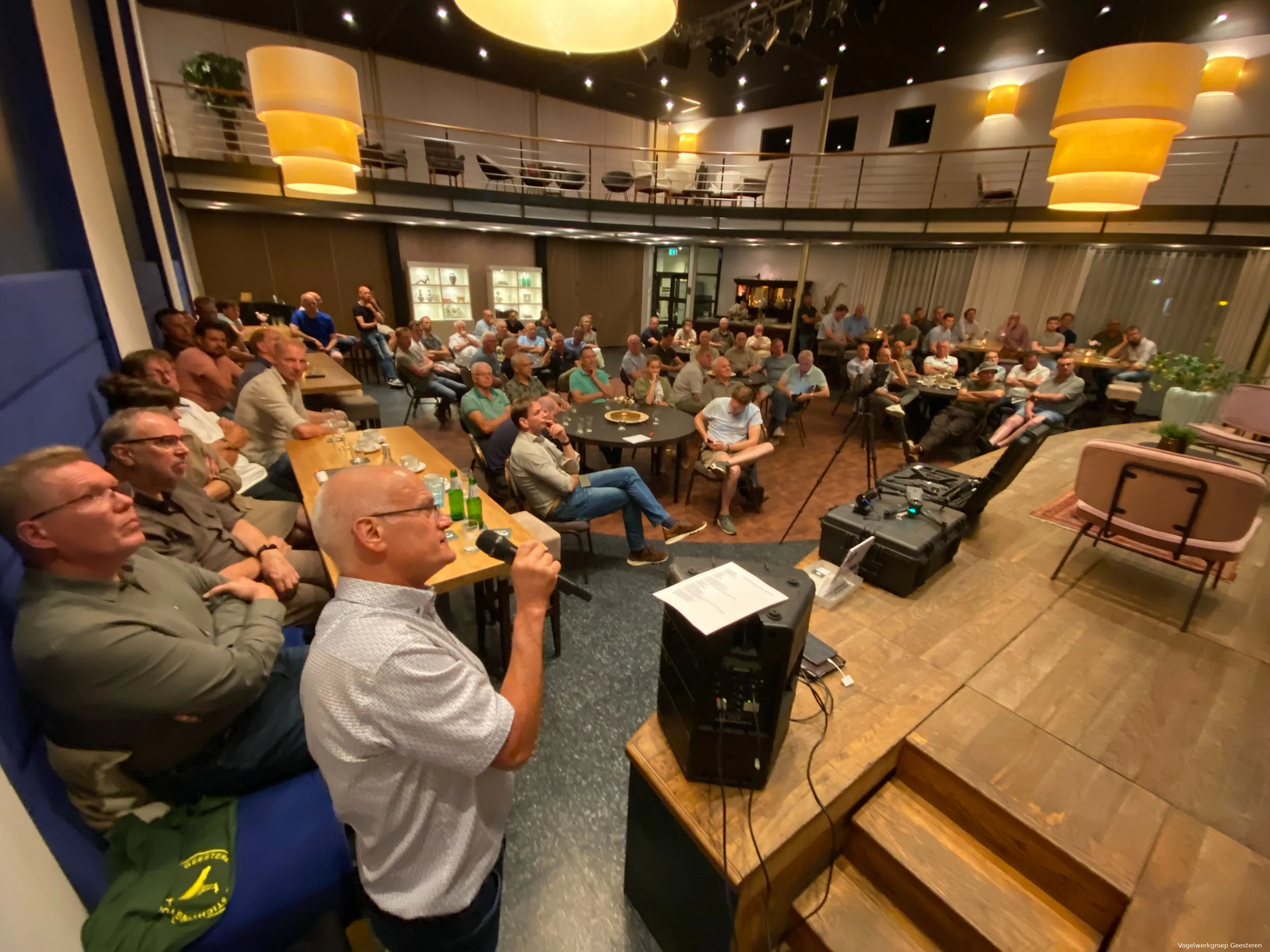 20240905 hennie schroder microfoon legt standpunt uit bij jagers