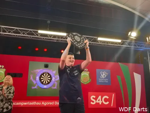 Das nächste Wunderkind des Dartsports? Der 15-Jährige Mitchell Lawrie schreibt schon jetzt Schlagzeilen