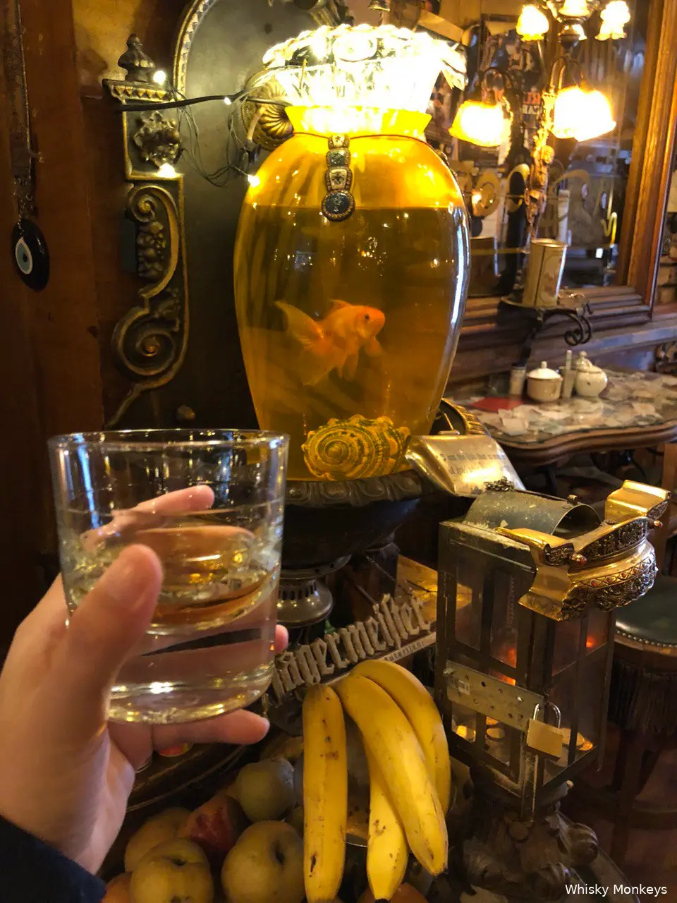 Whisky Bar met glas whisky