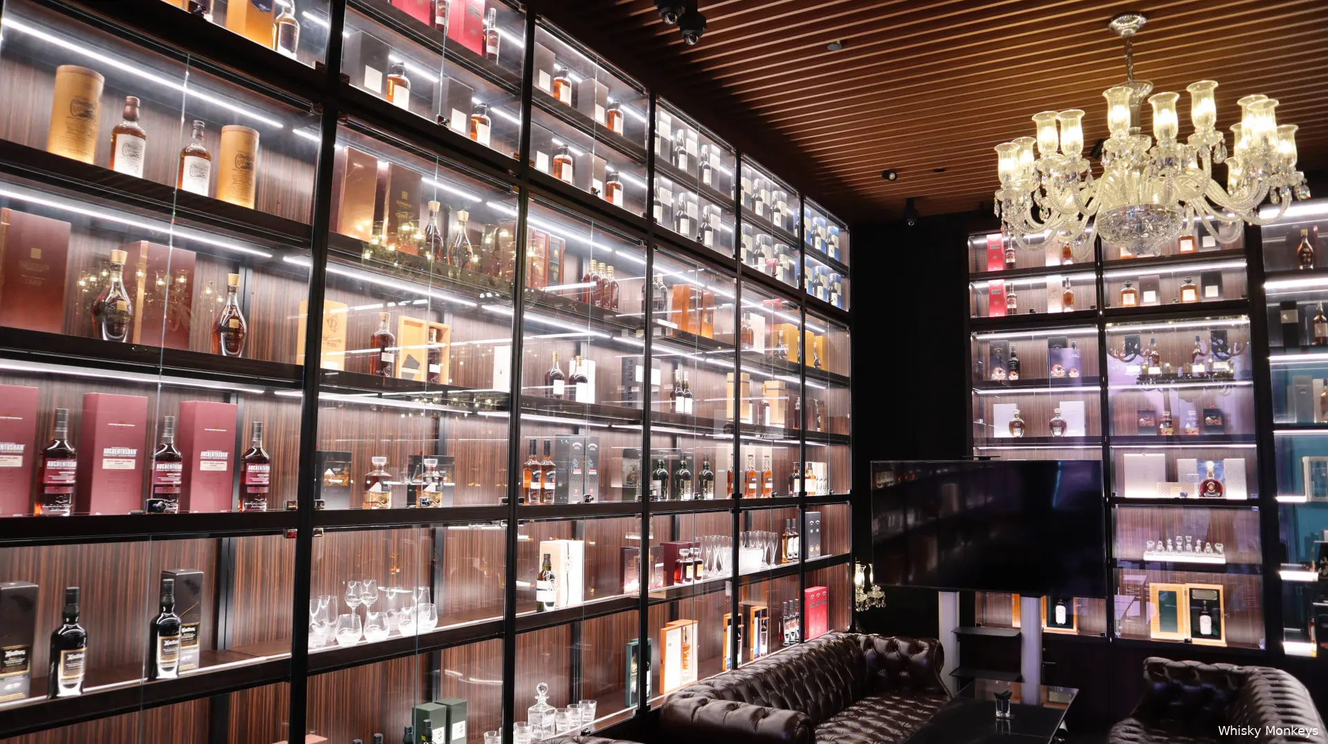 grande whisky-museum-insingapore-whisky-cabinet-vip-room