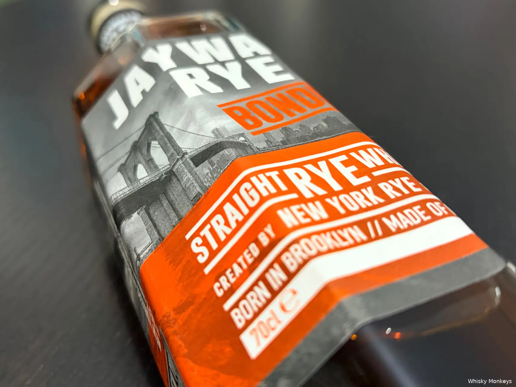 Jaywalk Whisky review Whisky Monkeys Close up