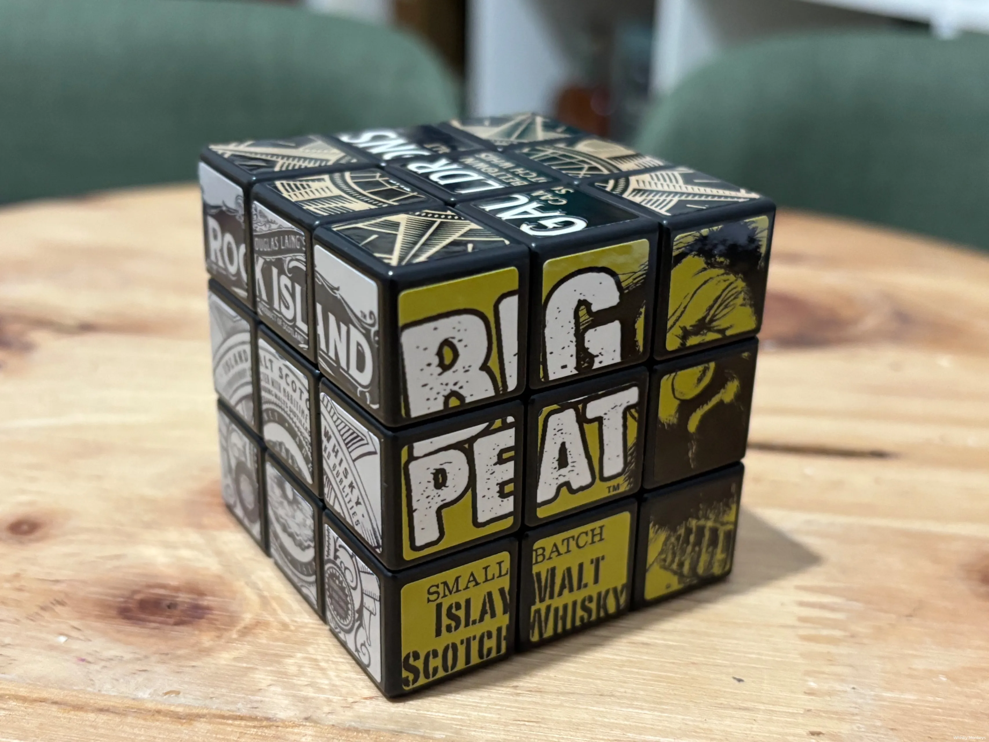 Douglag laing Rubiks cube