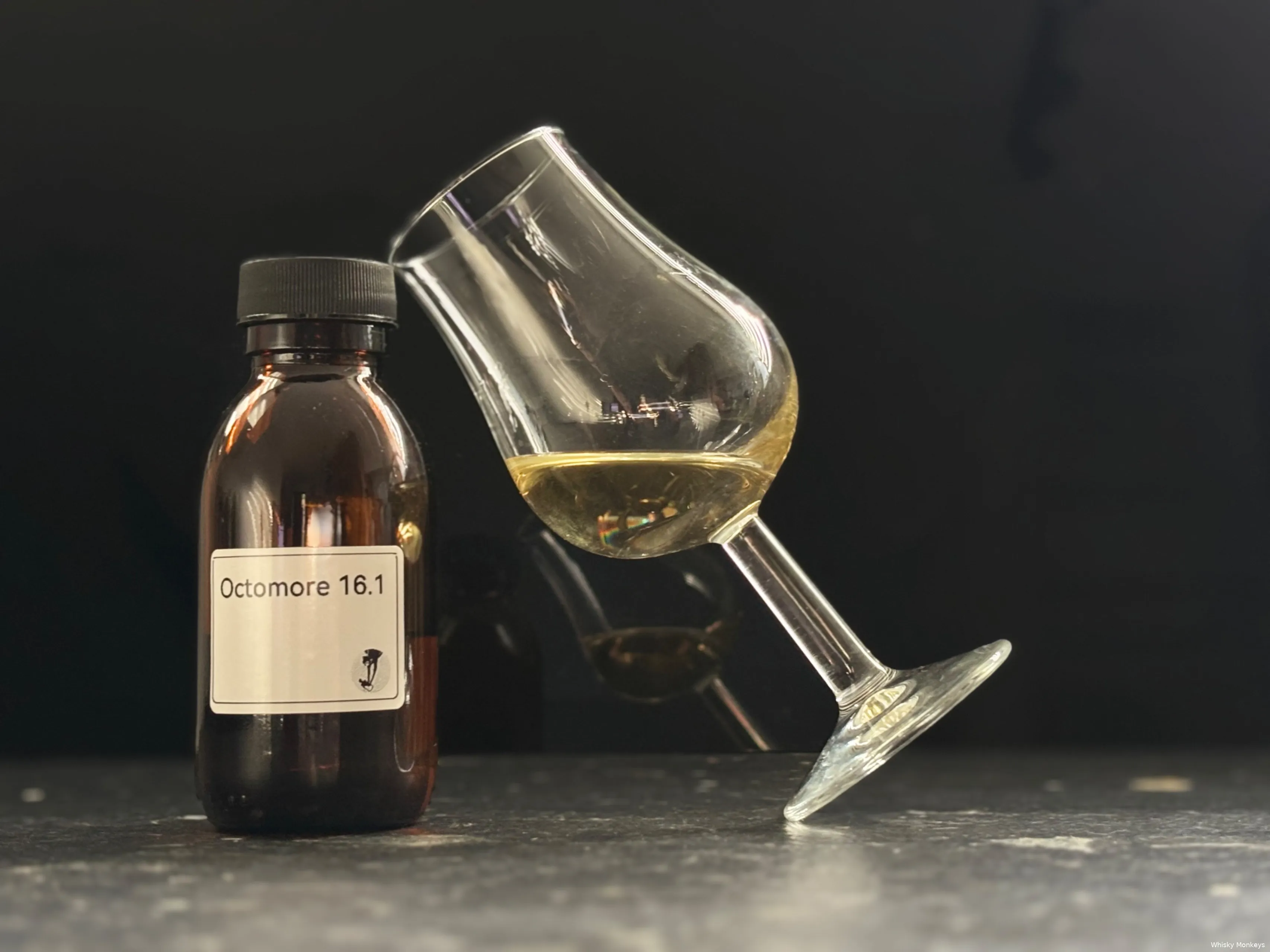 Octomore 16.1 whisky review Tulip glass