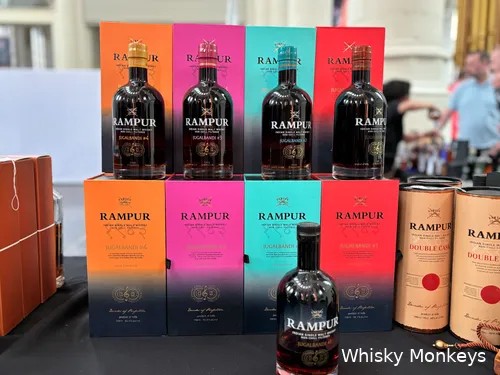 Bij De Monnik Dranken springen de Rampur expressies er goed uit door felle kleuren