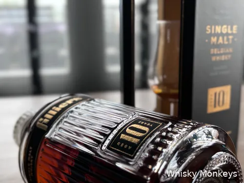 Zowel de fles als de verpakking van de Filliers whisky hebben een premium uitstraling