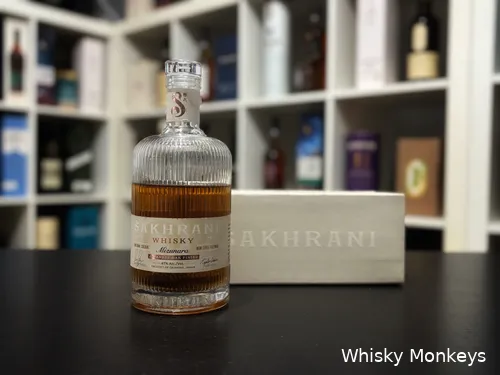 Sakhrani Mizunara Japanese Oak Finish whisky voor een whiskykast