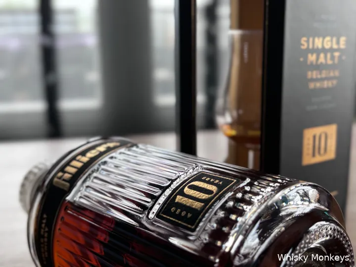 Zowel de fles als de verpakking van de Filliers whisky hebben een premium uitstraling
