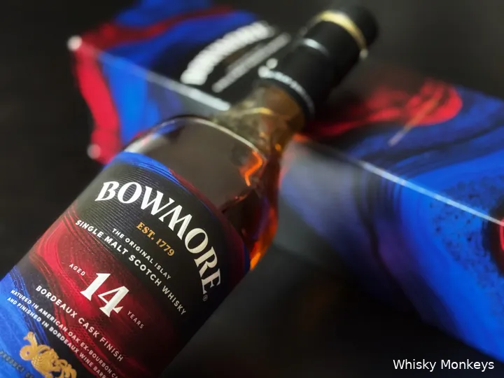 Bowmore 14 Year Old Bordeaux Cask Finish Whisky Review  in the Whisky Monkeys Studio incl box Close up