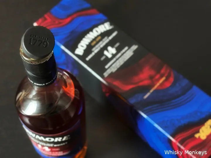 Bowmore 14 Year Old Bordeaux Cask Finish Whisky Review in the Whisky Monkeys Studio including box and stopper close up