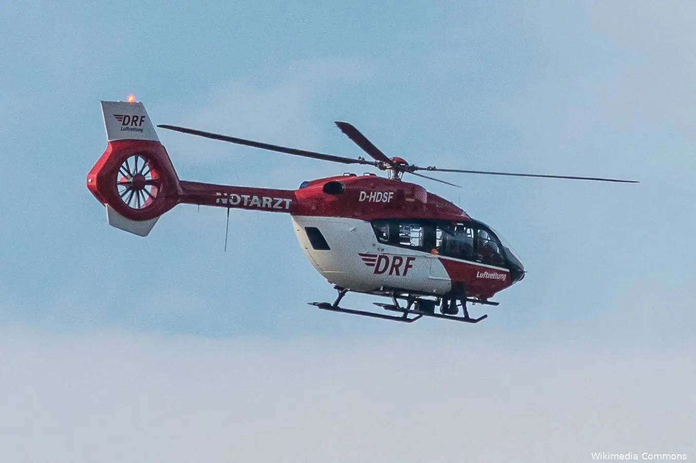D-HDSF_Intensivtransporthubschrauber__Christoph_München__im_Flug