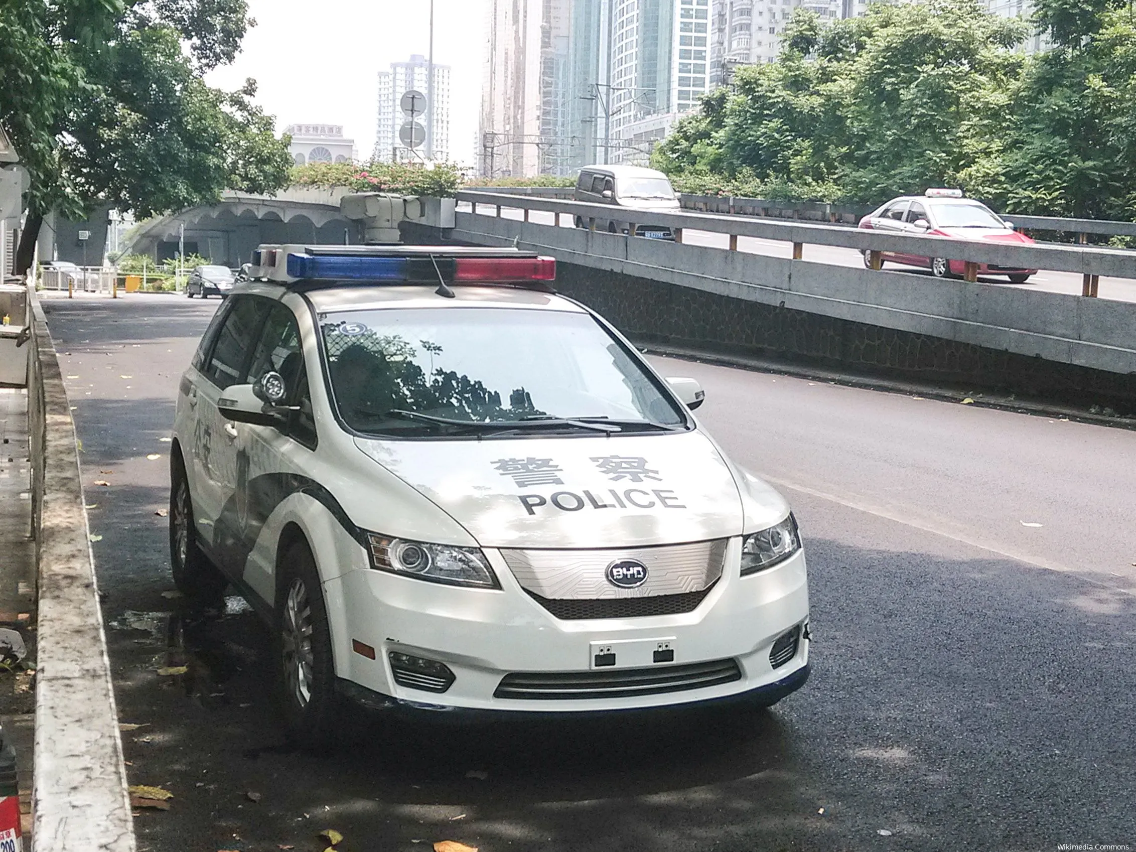byd e6 police car shenzhen