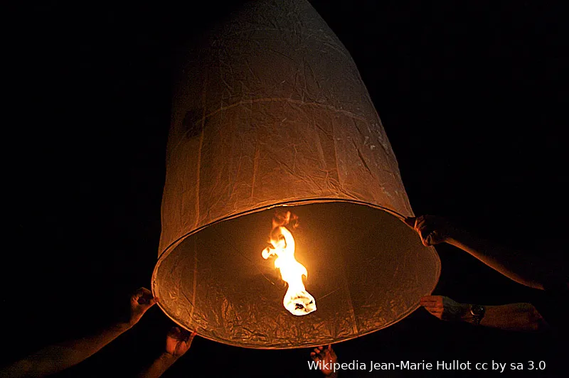 loi kratong sky lantern jean marie hullot wikipedia cc by sa 30