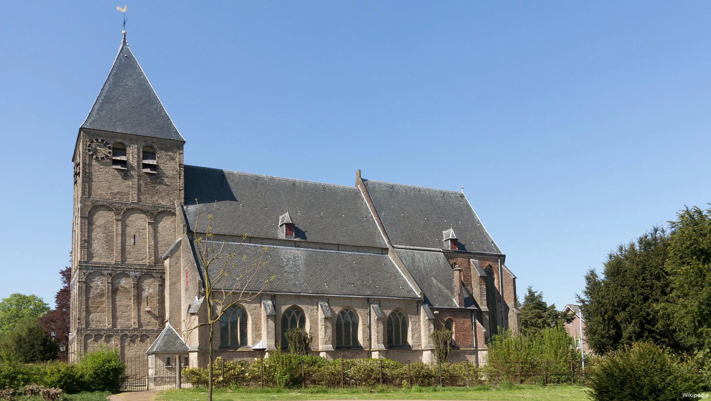 Bijzondere feestelijke viering in de Dorpskerk in Rheden voor fusie kerken