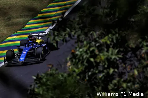 <i>Weet Albon Sainz te verslaan?</i>