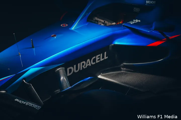 De neus met de naam van sponsor Duracell erop