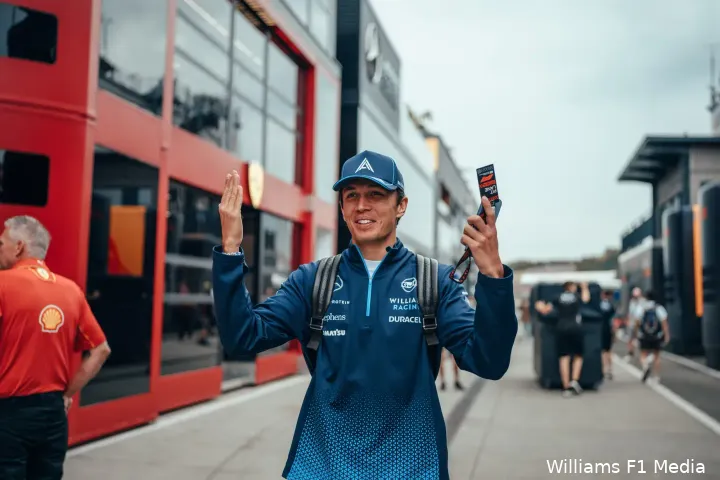 <i>Sainz wordt de nieuwe teamgenoot van Alexander Albon.</i>