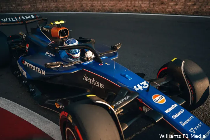 <i>Franco Colapinto zoekt de grenzen op in Bakoe.</i>