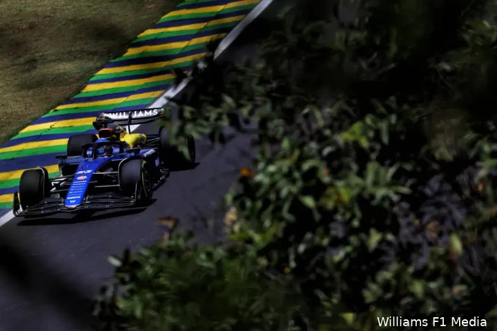 <i>Weet Albon Sainz te verslaan?</i>