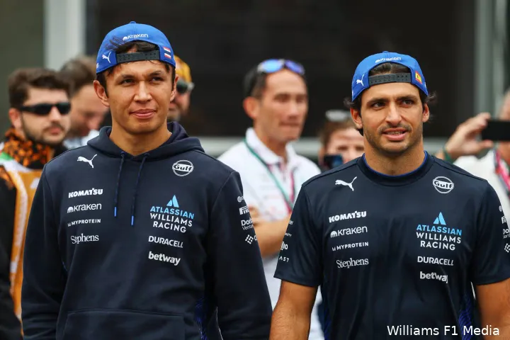 alexander-albon-carlos-sainz-williams-bakoe-zondag