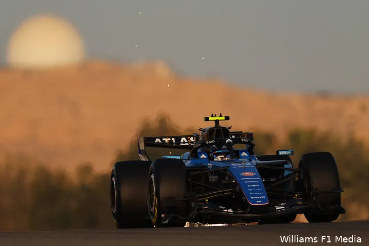 carlos-sainz-williams-fw48-bahrein-wintertest-110