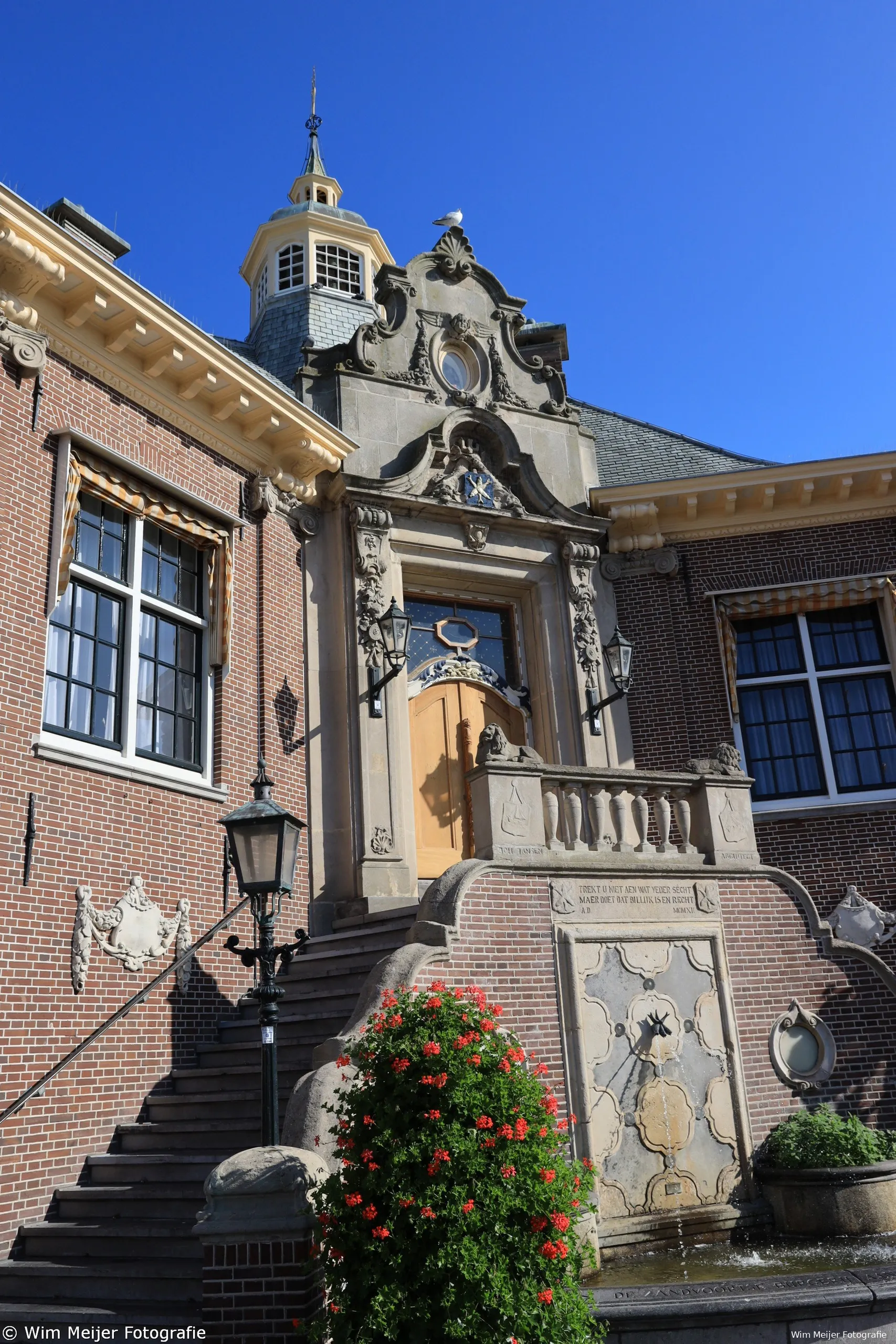 raadhuis vanuit raadhuisplein wim meijer fotografie