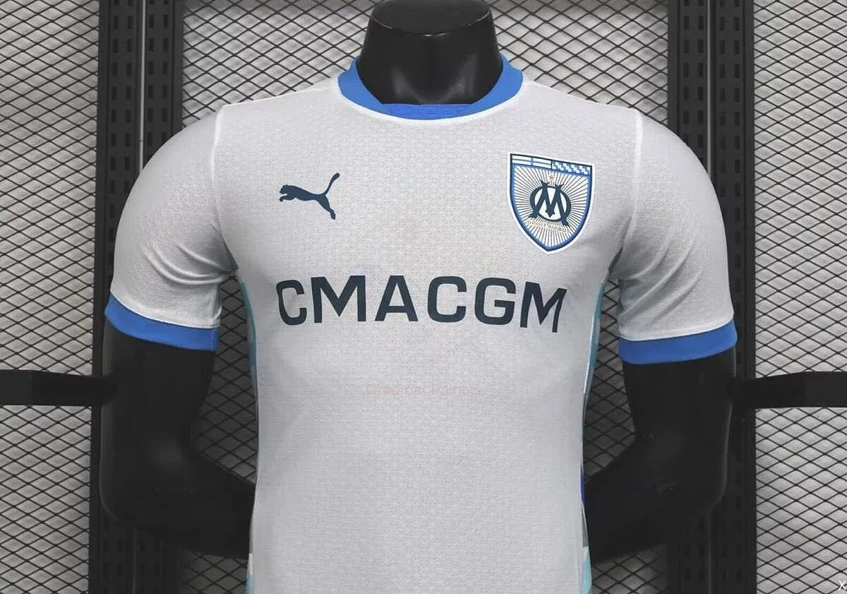 l om devoile ses nouveaux maillots avec un logo inedit gpnd9ykxcaejehi 377884