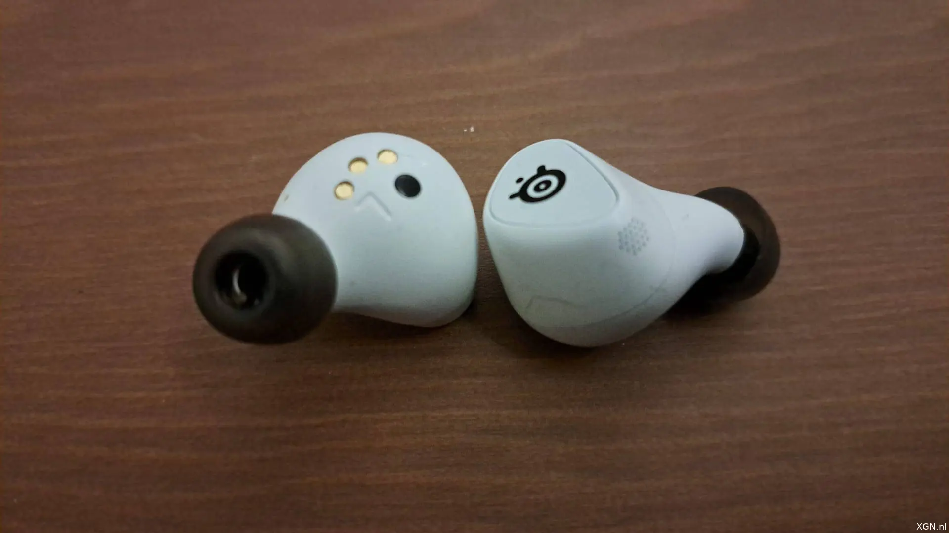 steelseries arctis gamebuds oortjes