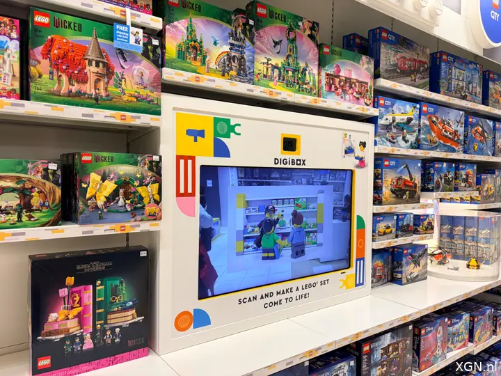 LEGO Store LA Box