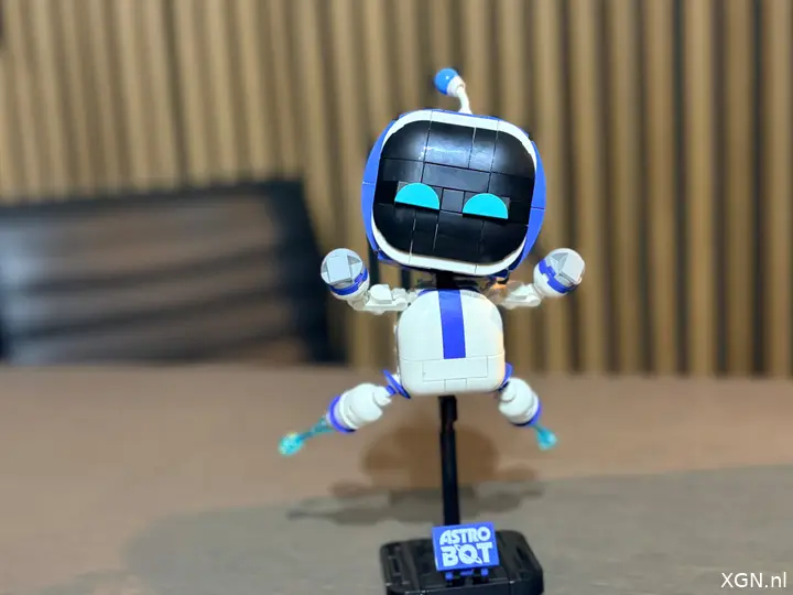 LEGO 40899 Astro Bot jump