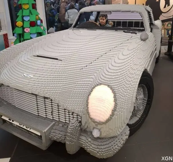 Lego london store toont Aston Martin van James Bond