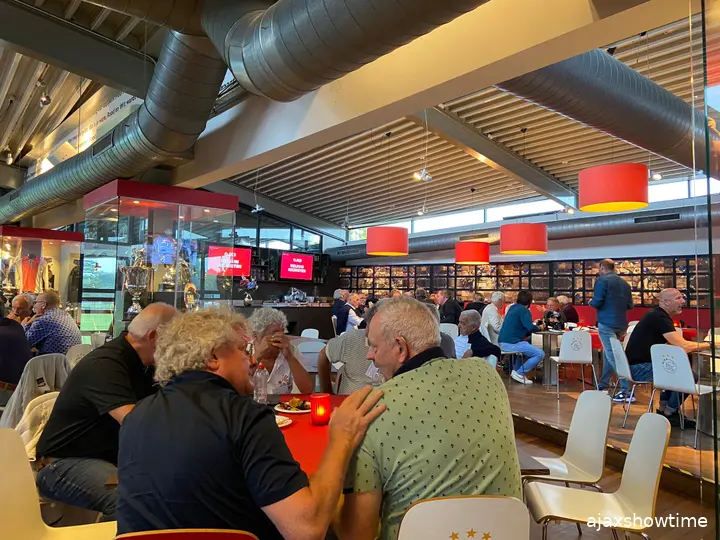 De gesprekken over de gouden tijden van vroeger barsten los.