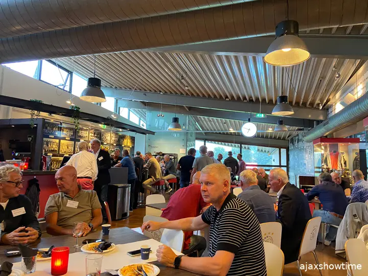 Barbecue aan, bordjes leeg en weer verder met het ophalen van verhalen!