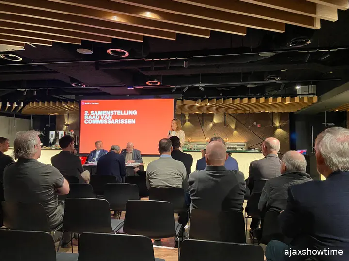 Carolien Gehrels spreekt de aanwezige aandeelhouders toe.