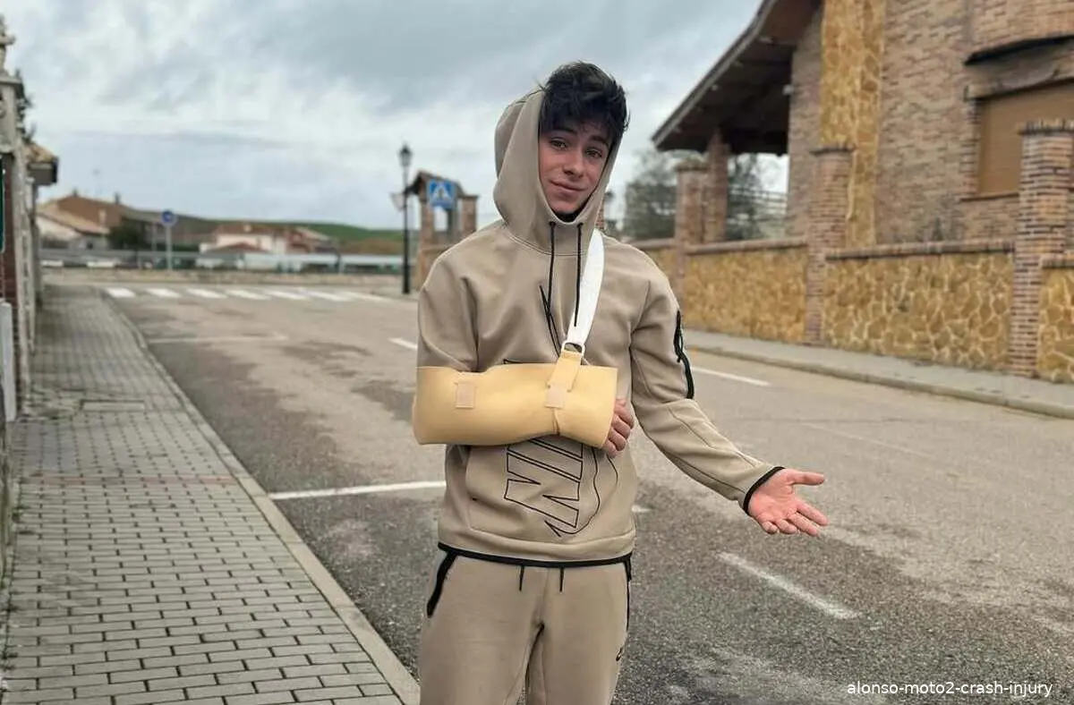 alonso moto2 crash injury