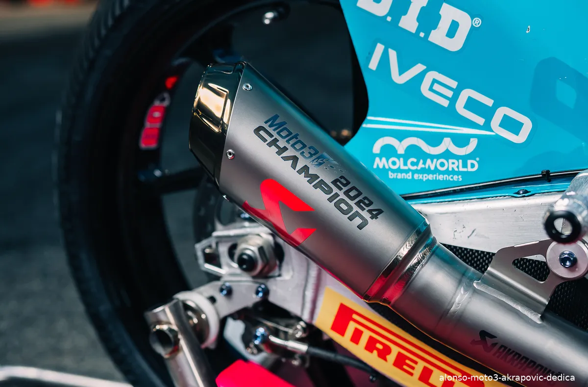 alonso moto3 akrapovic dedica