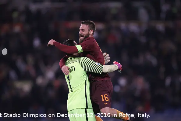 szczesny abbraccia de rossi 2