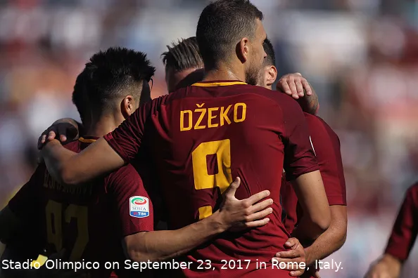 dzeko abbraccio spalle roma udinese