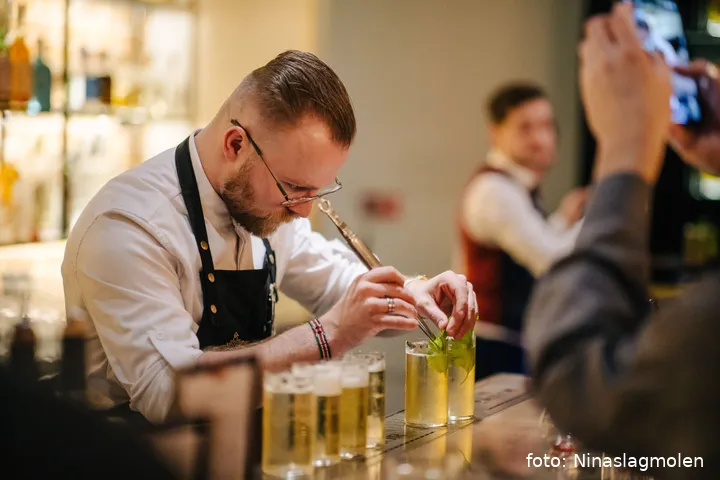 Handshake Speakeasy-oprichter en International Bartender of the Year 2024 Eric van Beek.