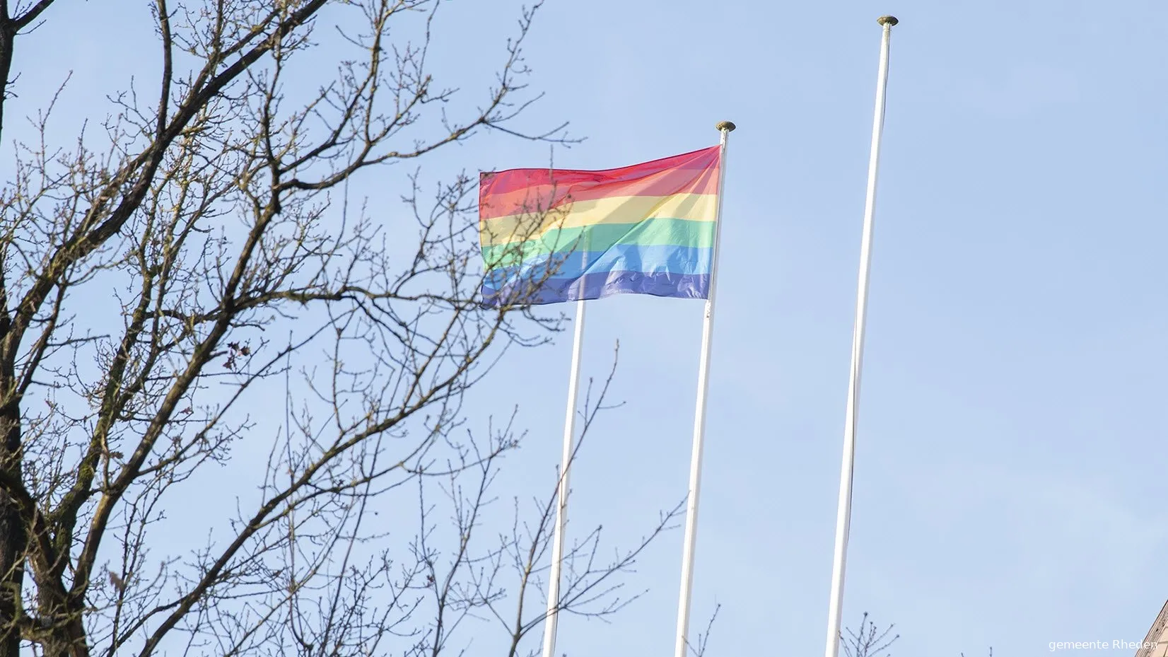 regenboogvlag gemeentehuis de steeg gemeente rheden