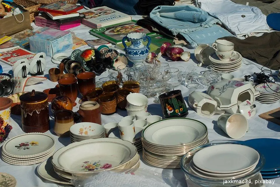 Garagesale door buurtvereniging Fortuna in Geleen