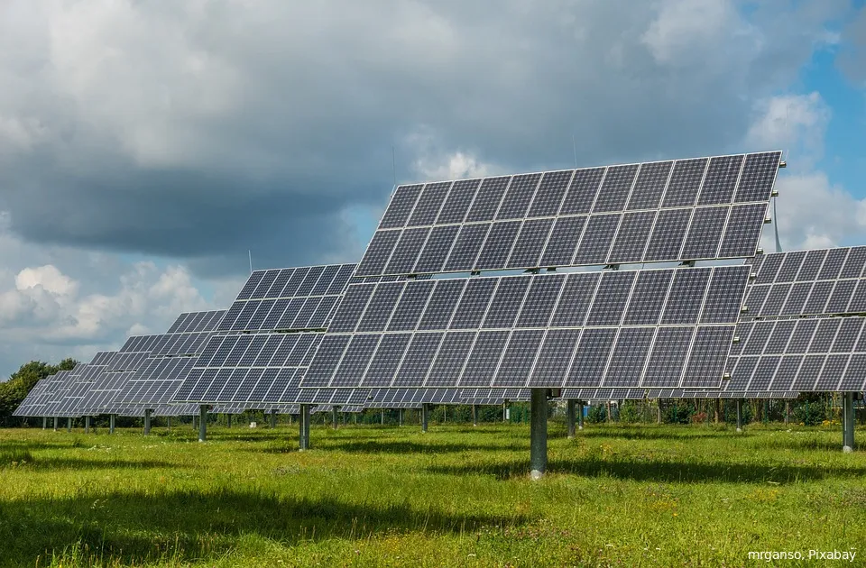 zonnepark photovoltaic system mrganso pixabay