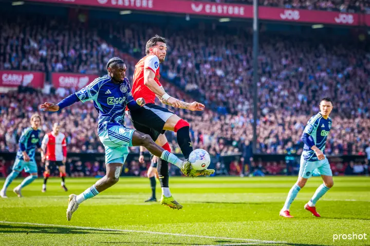 Ajax showtime Jorthy Mokio