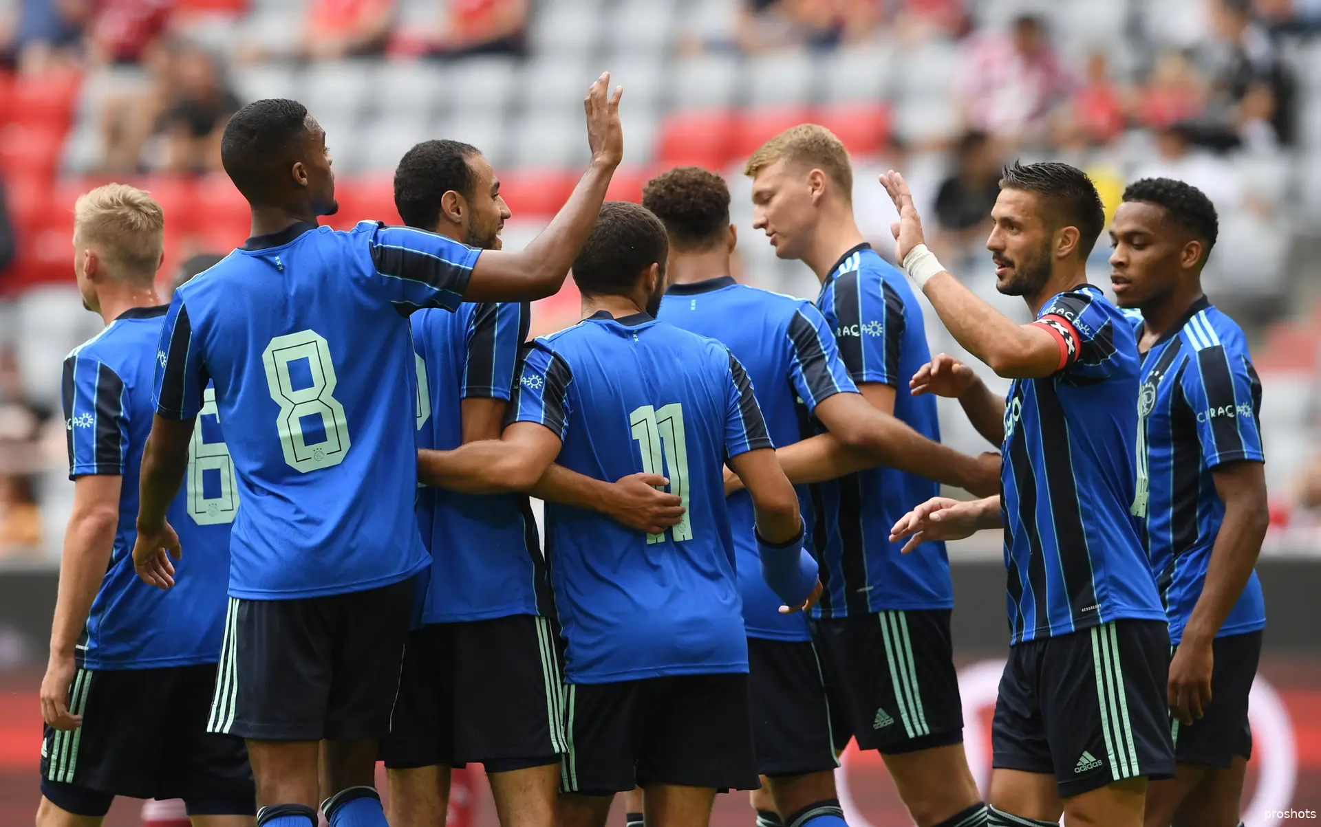 ajax juicht na doelpunt bayern