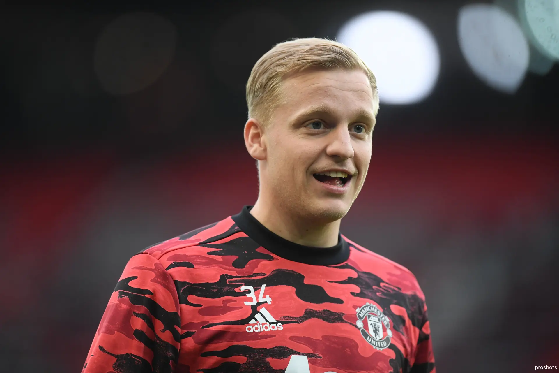 donny van de beek manchester united